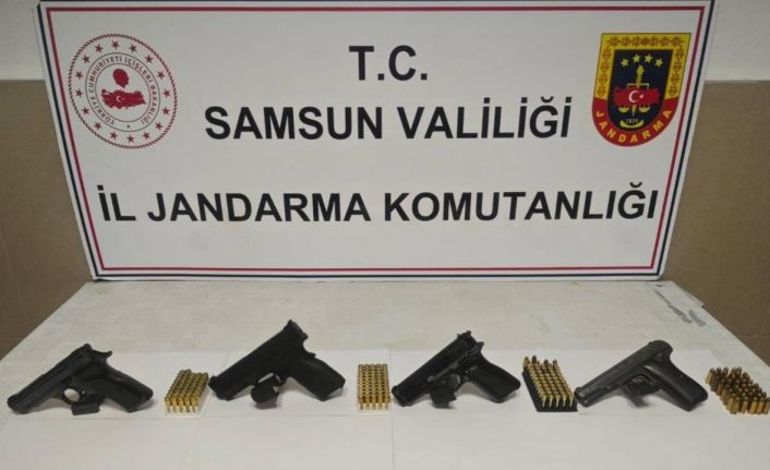 Jandarma bir evde 4 adet tabanca ele geçirdi