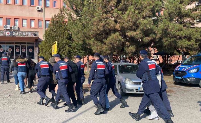 Jandarmadan uyuşturucu partisine baskın: 8 gözaltı