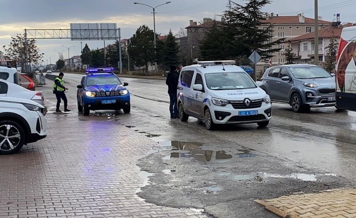 Jandarmanın dur ihtarına uymayarak kaçan plakasız otomobil polise yakalandı