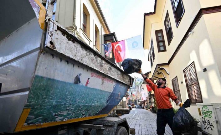 Kaleiçi’nde çöpte dedektiflik dönemi
