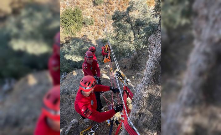 Kanyonda mahsur kalan vatandaşları jandarma kurtardı