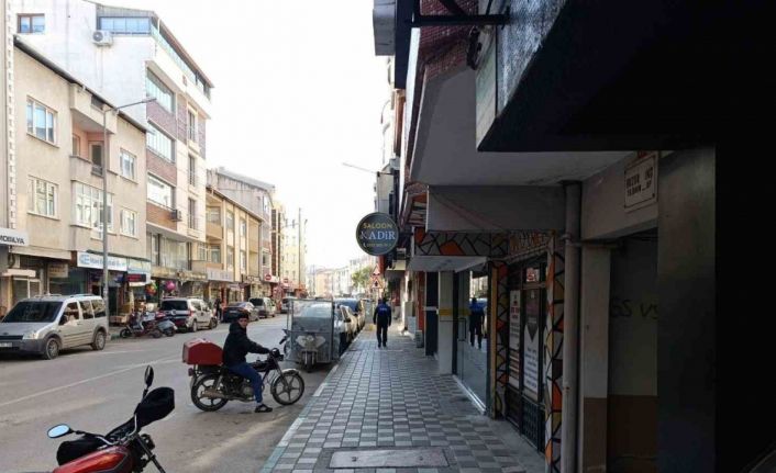 Karacabey’de kaldırım işgalleri son buldu