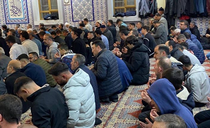Karapınar’da Miraç Kandilinde camiler doldu