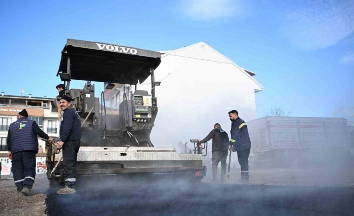 Kartepe İstasyon Mahallesi’ne 280 ton asfalt