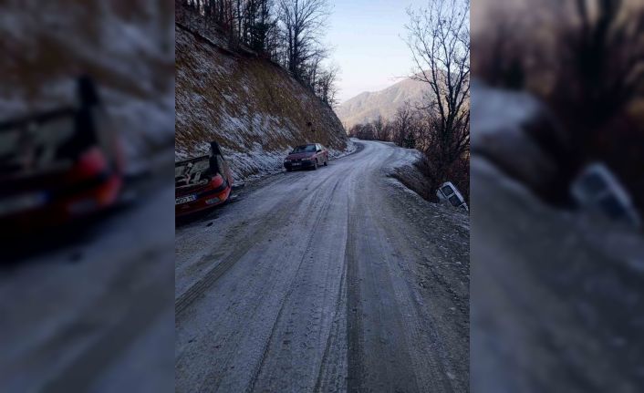 Kastamonu’da gizli buzlanma kazaları beraberinde getirdi: 2 yaralı