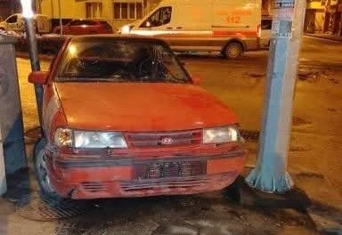 Kavşakta otomobiller çarpıştı, 2 kişi yaralandı