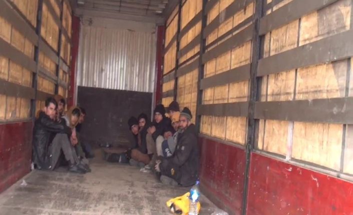 Kırşehir’de tırda 11 düzensiz göçmen yakalandı