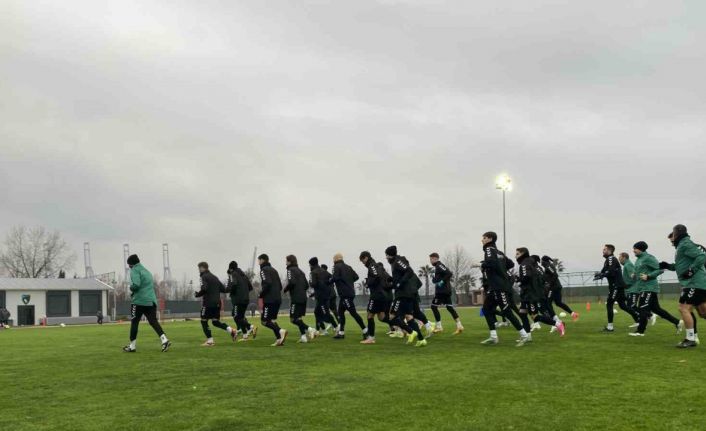 Kocaelispor’un yeni transferi Samet Yalçın ilk idmanına çıktı