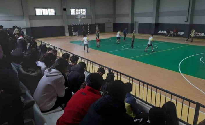 Koçarlı Spor Salonu resmen hizmete açıldı