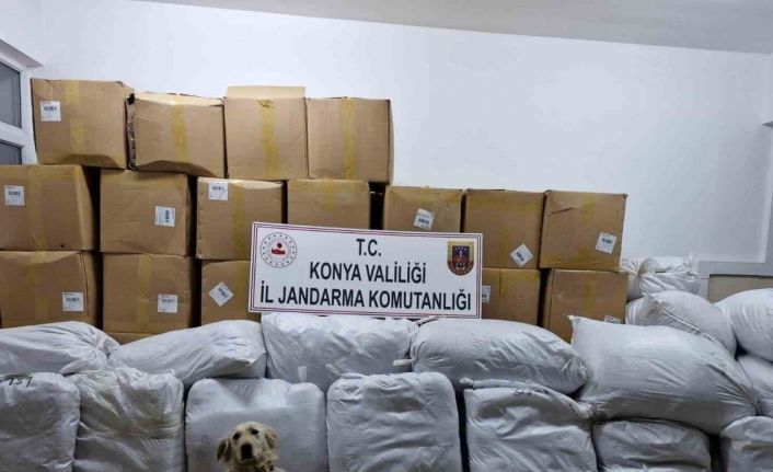 Konya’da durdurulan tırda bin 822 kilogram kaçak tütün ele geçirildi