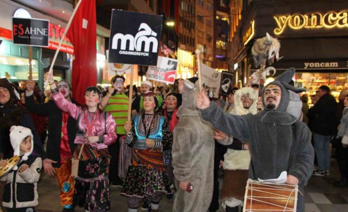 Kostümleri giyindiler, Kalandar’ı kutladılar