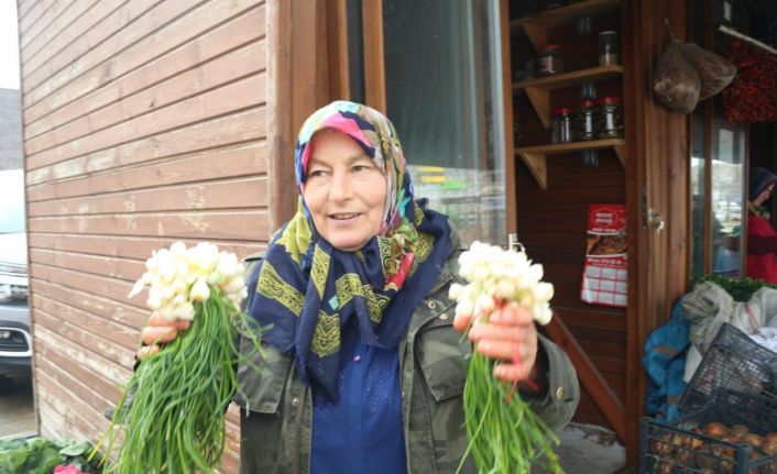 Köy hayatı şehirdeki pazarlarla ayakta kalıyor