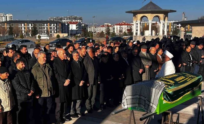 Kurtulmuş, kanaat önderinin cenaze törenine katıldı