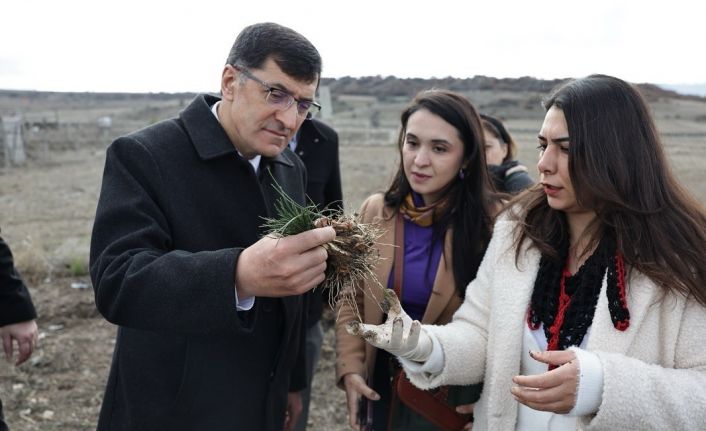 Kütahya Belediye Başkanı Eyüp Kahveci’den genç kadın girişimciye destek