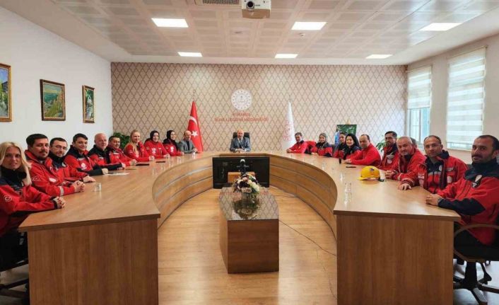 Kütahya MEM Müdürü Başyiğit arama kurtarma birimiyle bir araya geldi