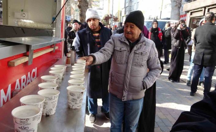 Kütahya Vakıflar Bölge Müdürlüğü’nden halka salep ikramı