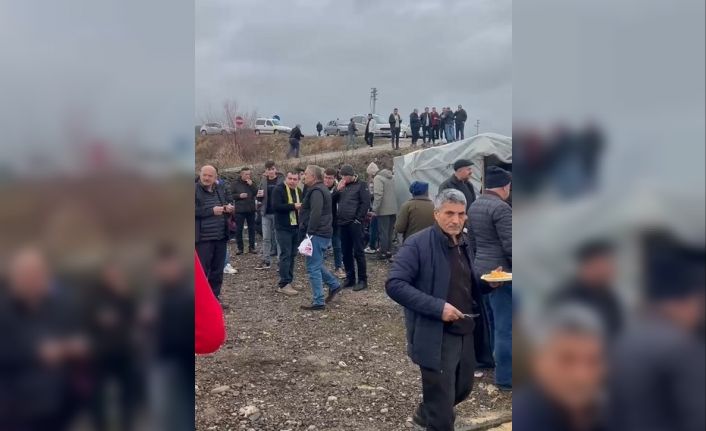 Kütahya’da Ferdi Tayfur anısına pilav ve ayran ikram edildi