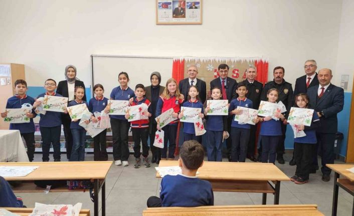 Kütahya’da protokol üyeleri karne töreninde öğrencilerle buluştu