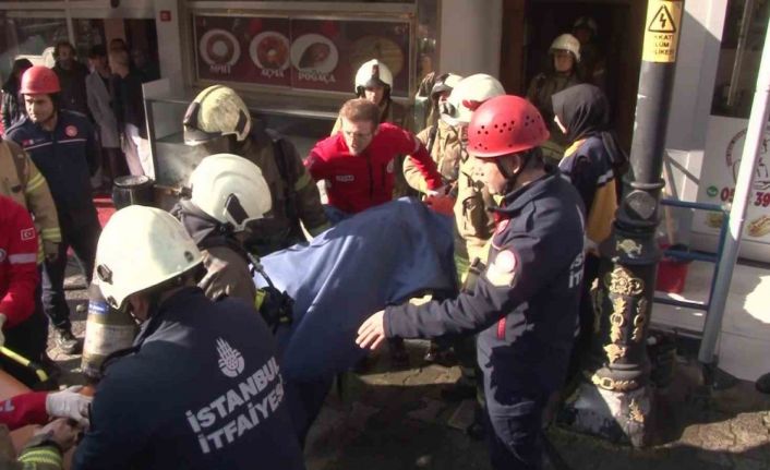 Maltepe’de çatı yangını: 1 ağır yaralı