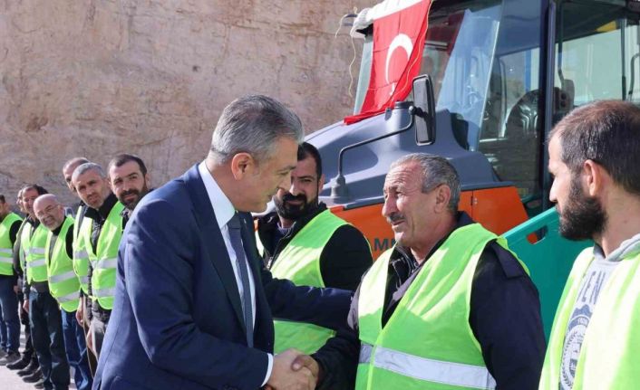 Mardin Büyükşehir Belediyesinden asfalt çalışmaları için büyük yatırım