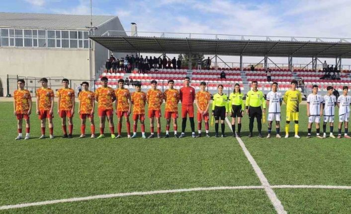 Mardin U16 Ligi’nde Bolu’daki yangında hayatını kaybedenler için saygı duruşu