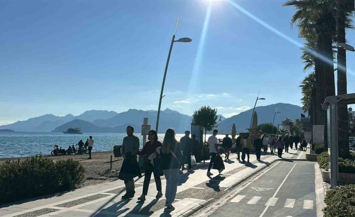 Marmaris’te güneş yüzünü gösterdi, sahiller hareketlendi