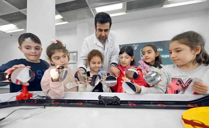 Mercan Bilim Merkezi’nde ’Kış Okulu’ programı sürüyor