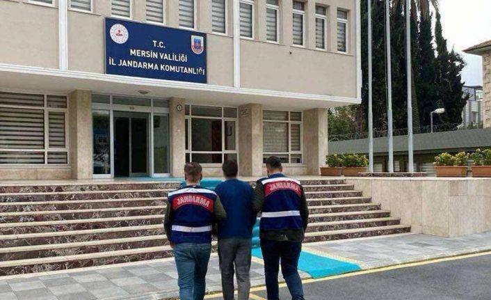 Mersin’de yağma suçundan aranan 2 firari yakalandı