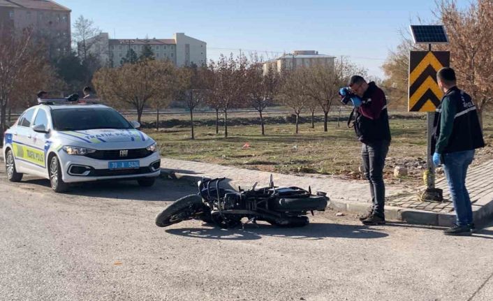 Motosiklet ile hafif ticari araç çarpıştı: 1 ölü, 1 yaralı