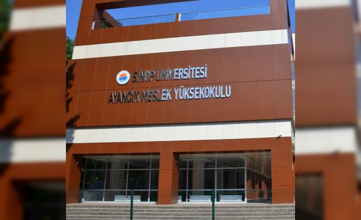 Öğrenci, Sinop Üniversitesi Ayancık MYO’nun 5. katından atladı