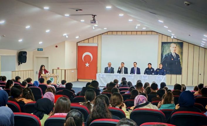 Öğrenciler merak ettikleri meslekleri yakından tanıdı