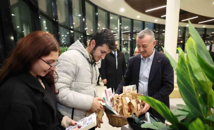 Öğrenciler yeni yıla kütüphanede girdi