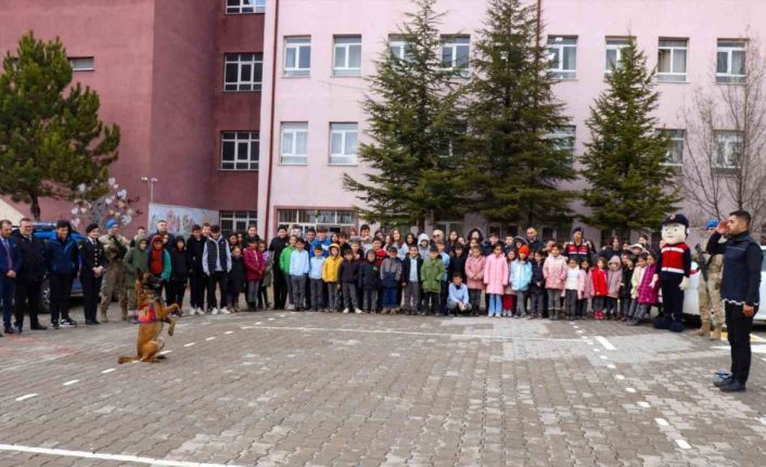 Öğrencilere jandarma birimleri tanıtıldı