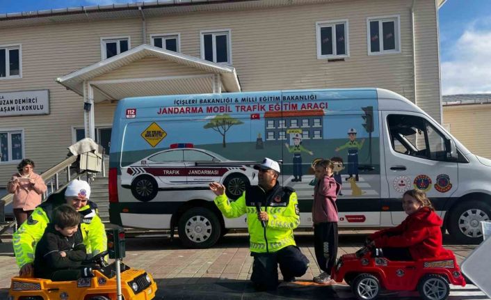 Öğrencilere trafik eğitimi