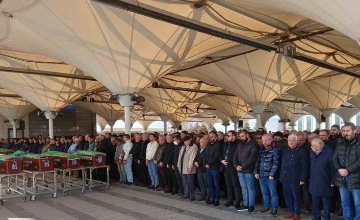 Otomobil çarpması sonucu vefat eden motokurye son yolculuğuna uğurlandı