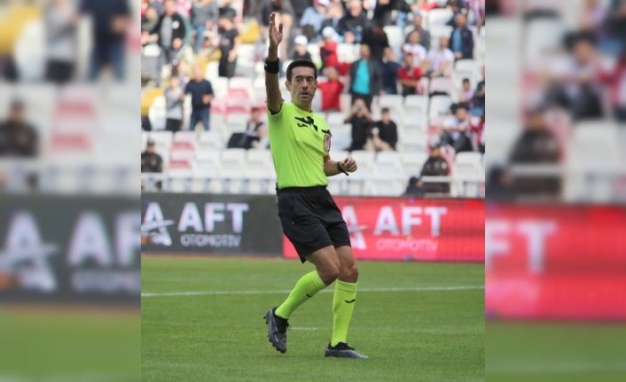 Pakkan ikinci kez Sivasspor-Kayserispor maçında düdük çalacak