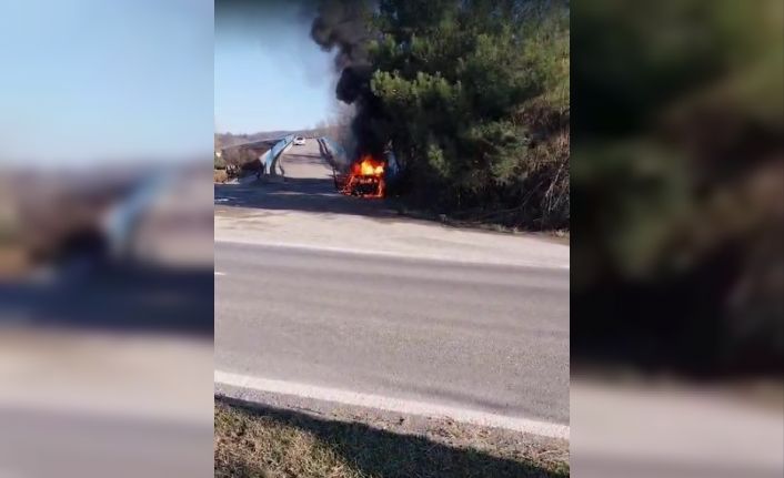 Park ettiği araç alev topuna döndü, kendini son anda kurtardı