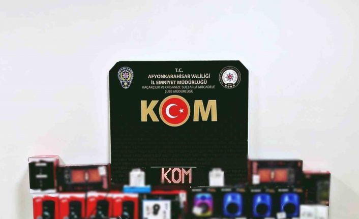 Polis çok sayıda kaçak elektronik ürün ele geçirdi