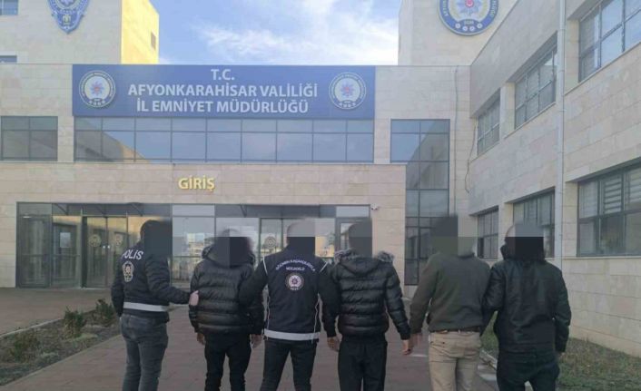 Polisin yaptığı 4 düzensiz göçmen operasyonunda 2 kişi tutuklandı