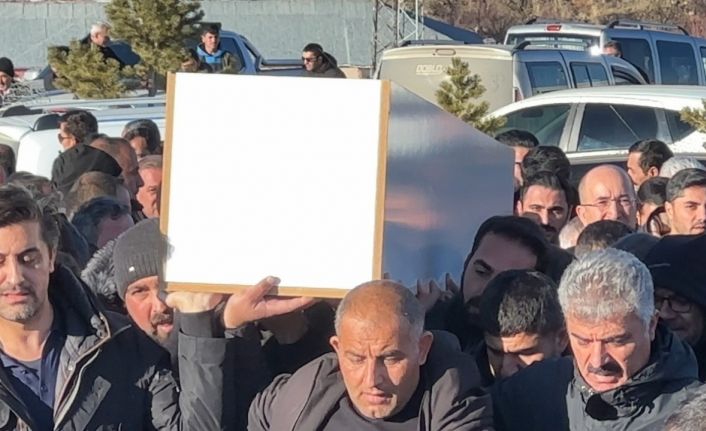 Pompalı tüfekle vurularak hayatını kaybeden genç gözyaşları arasında toprağa verildi