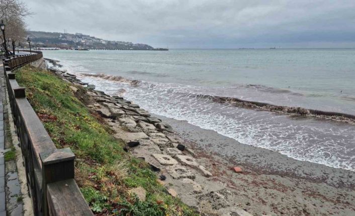 Poyraz fırtınası nedeniyle balıkçılar denize açılamadı