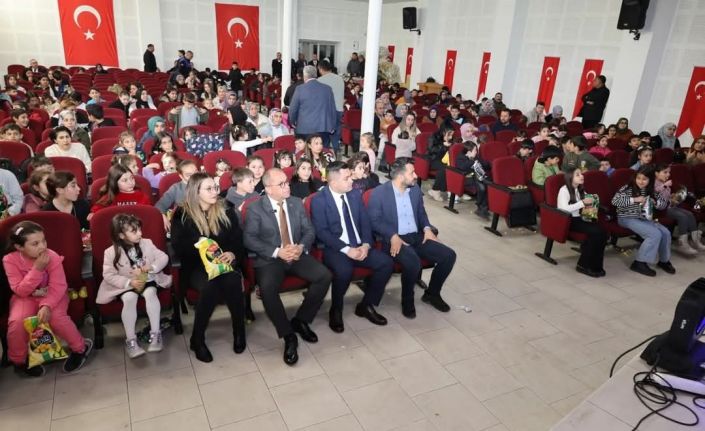 Saimbeyli Belediye Başkanı Mahmut Dal’dan çocuklara karne hediyesi