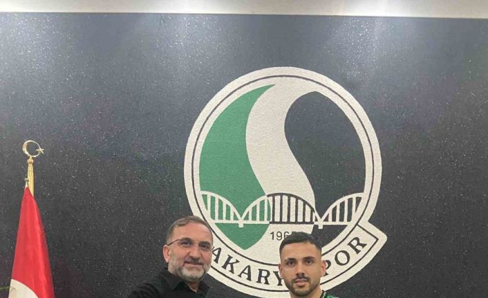 Sakaryaspor, Burak Çoban’ı renklerine bağladı