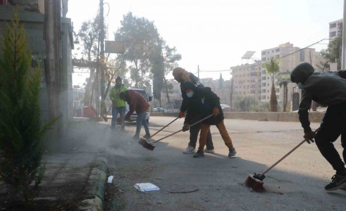 Şam sokaklarında gönüllüler tarafından temizlik seferberliği