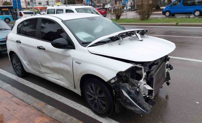 Samsun’da 3 araçlı zincirleme kazası