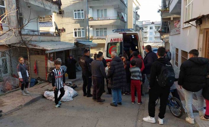 Samsun’da çekyat yangınında bir kişi dumandan etkilendi