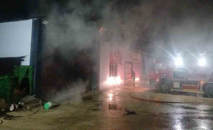 Samsun’da koltuk imalathanesinde yangın