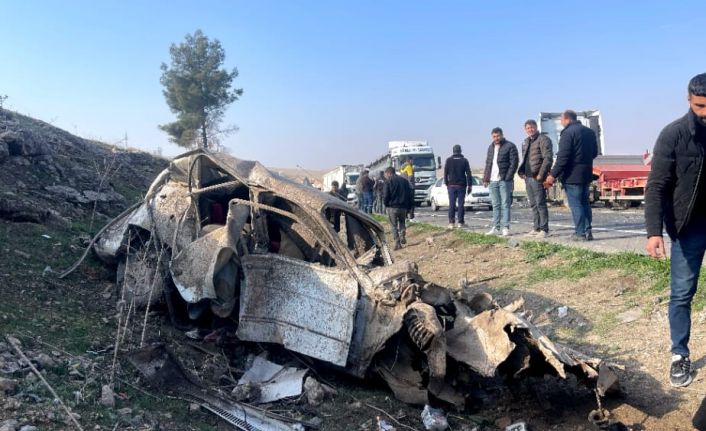 Şanlıurfa’da tırla çarpışıp şarampole devrilen otomobilin sürücüsü ağır yaralandı