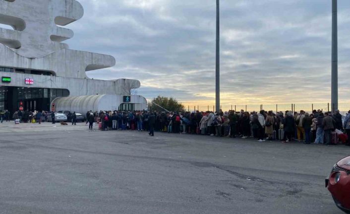 Sarp Sınır Kapısı’nda yılbaşı dönüş yoğunluğu