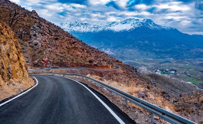 Sason’da iki köyü ilçeye bağlayan yollar asfalta kavuştu